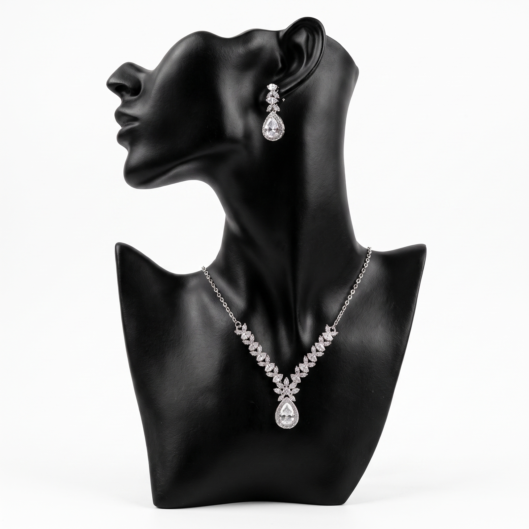 Banner_with_leather_mannequin_2K_202607262053 ست جواهر گردنبند و گوشواره دیانا | مراسم و جشن | روح گندم - تصویر 1